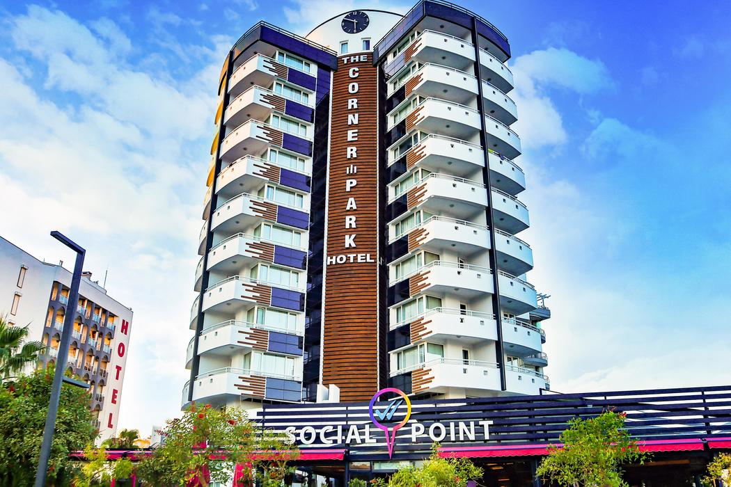 The Corner Park Hotel