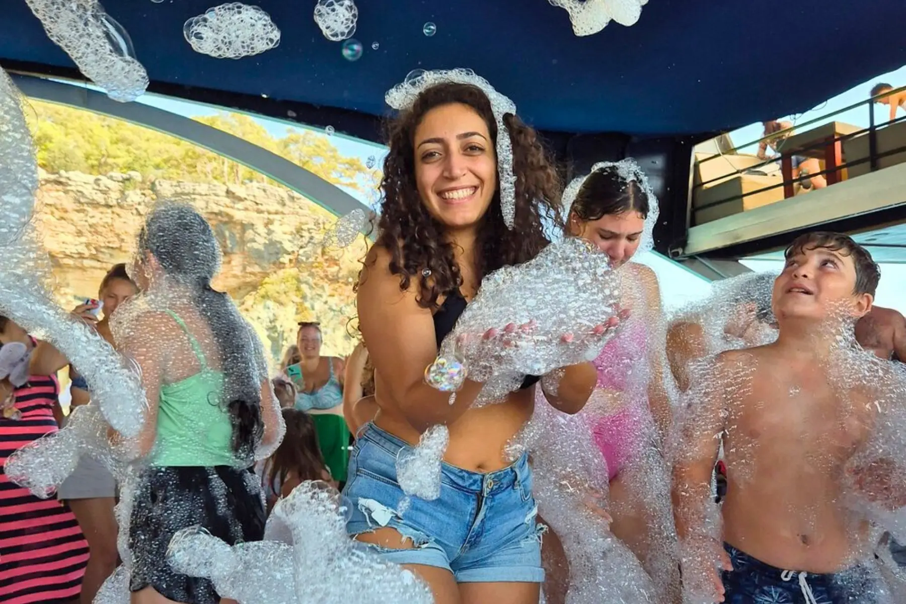 Mega Yıldız Tekne Turu